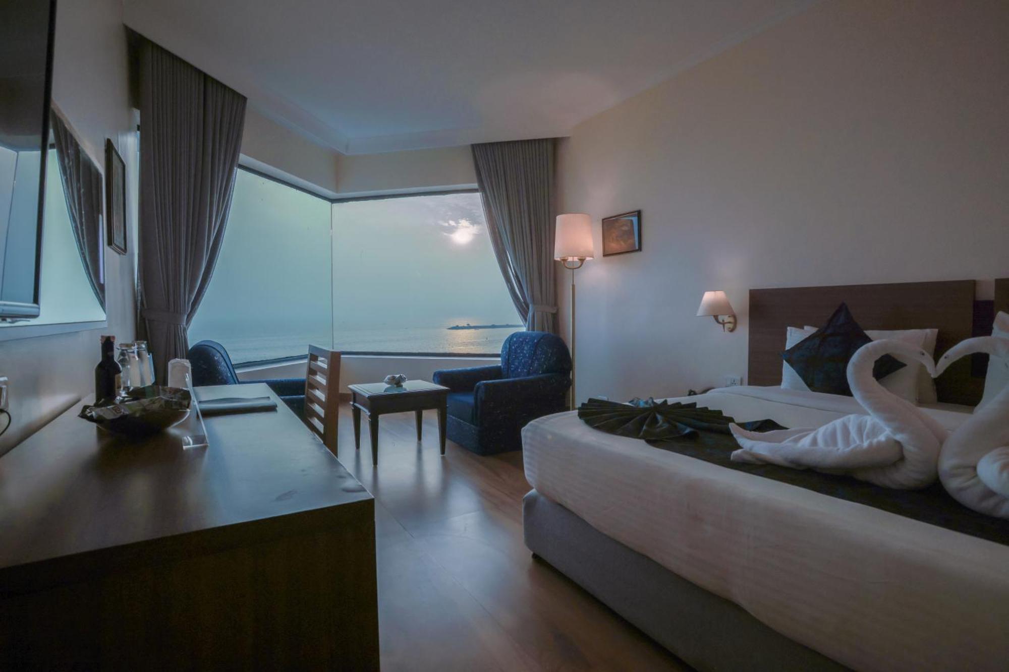 The Quilon Beach Hotel And Convention Center Kollam Exterior foto