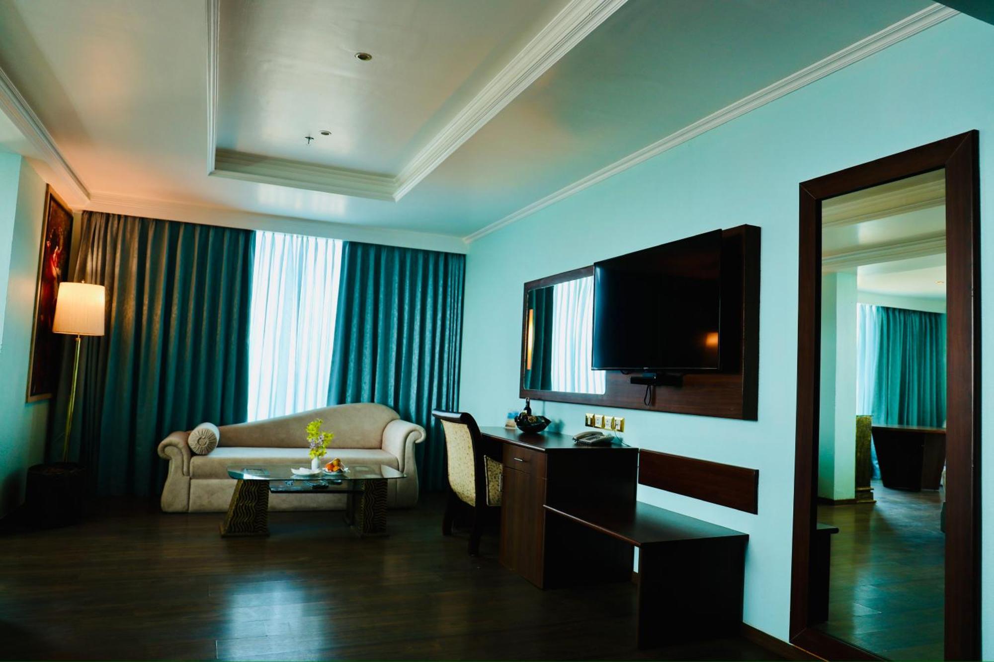 The Quilon Beach Hotel And Convention Center Kollam Exterior foto